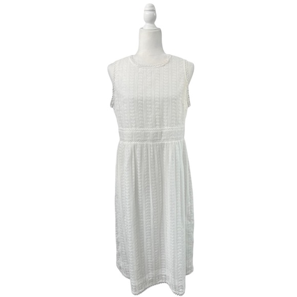 Q&A Eyelet White Sleeveless Dress - Size Medium - Picture 4 of 15